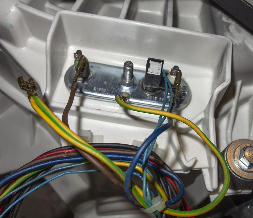 Heater connections in a Hotpoint WML520.jpg